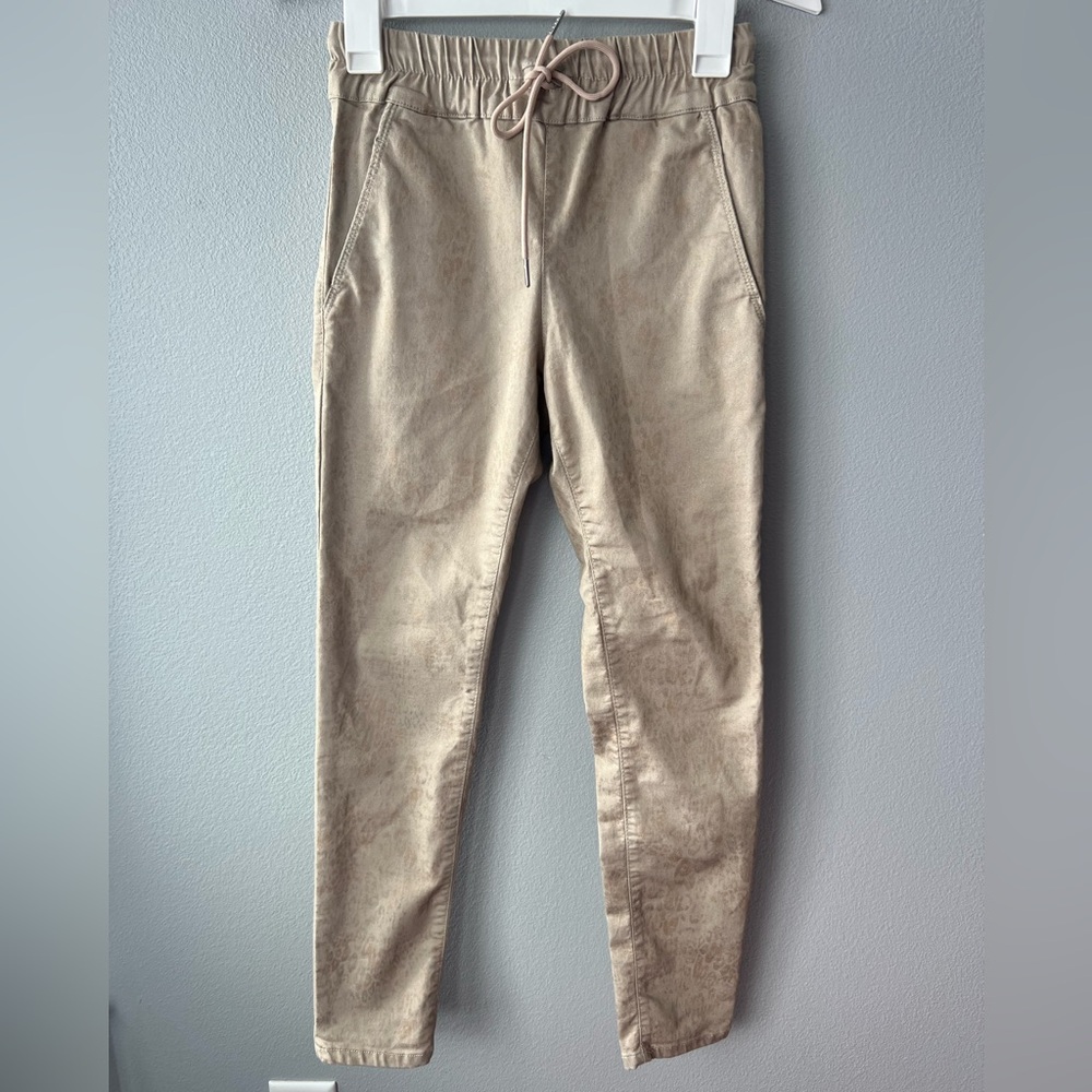 Bevy Flog tan subtle leopard print Shely pull on jogger pants Women’s sz 25